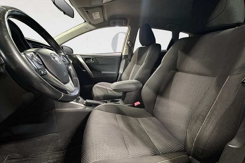Bild 3 av Toyota Auris Hybrid e-CVT 136 HK AUT EDITION 50 B-KAMERA 360KR/ÅR 16"