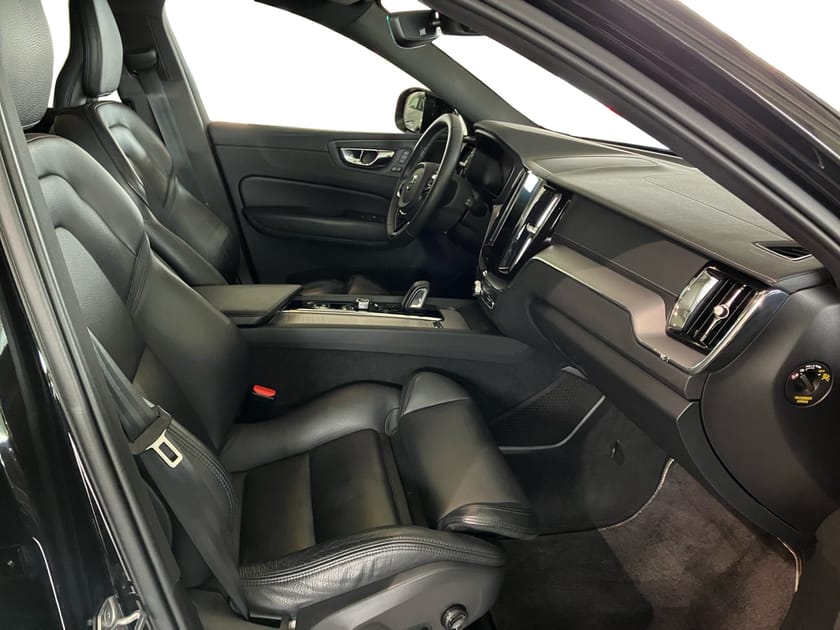 Bild 5 av Volvo XC60 T8 TE R-Design | Dragkrok | 360-kamera | Navigation
