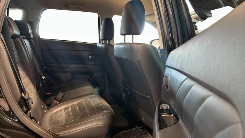 Bild 5 av Mitsubishi Outlander PHEV CVT, 203hk, 4 WD, 1 ÅRS GARANTI