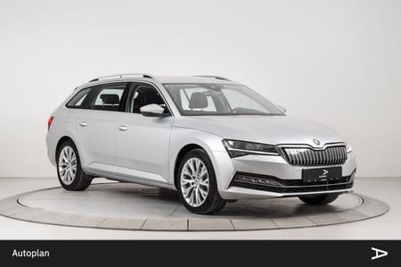 Škoda Superb iV Combi Krok ACC Kamera Webasto Minne