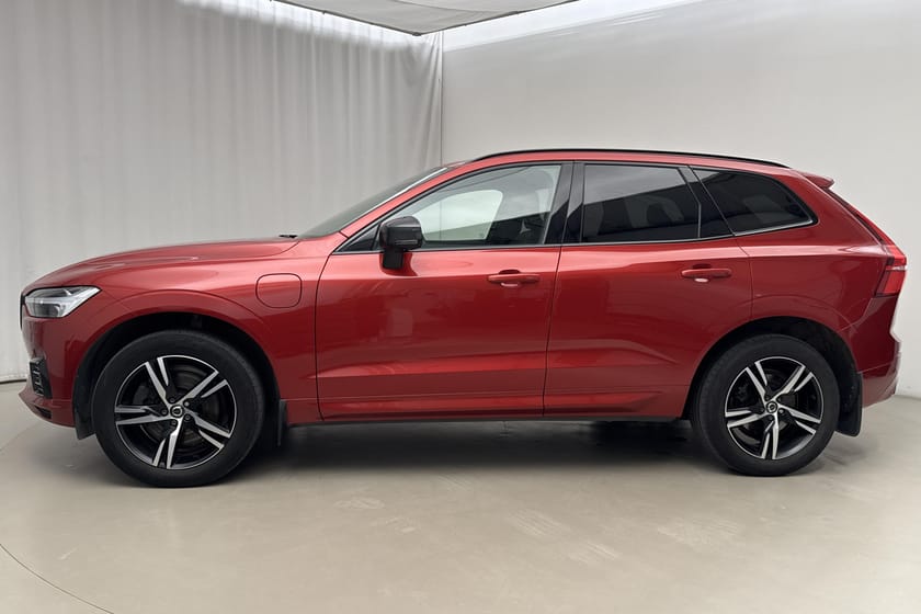 Bild 2 av Volvo XC60 T6 AWD Recharge (340hk) R-Design B&W Pano