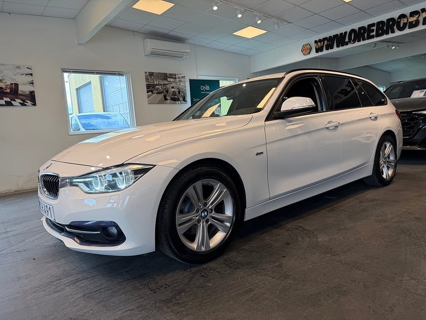 Bild 2 av BMW 318d Touring Steptronic Sport line Drag Lågmil LCI 150hk