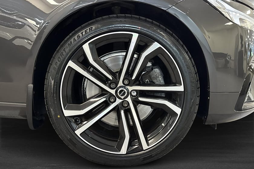 Bild 5 av Volvo V90 Recharge T8 AWD Geartronic R-Design Pro Edition