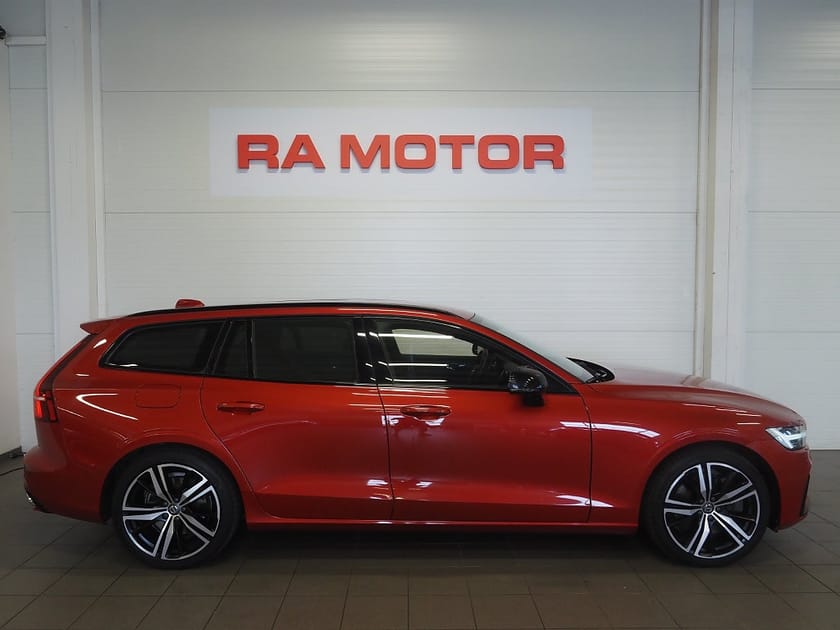 Bild 4 av Volvo V60 Recharge T8 AWD Geartronic R-Design H/K 360° Drag Navi
