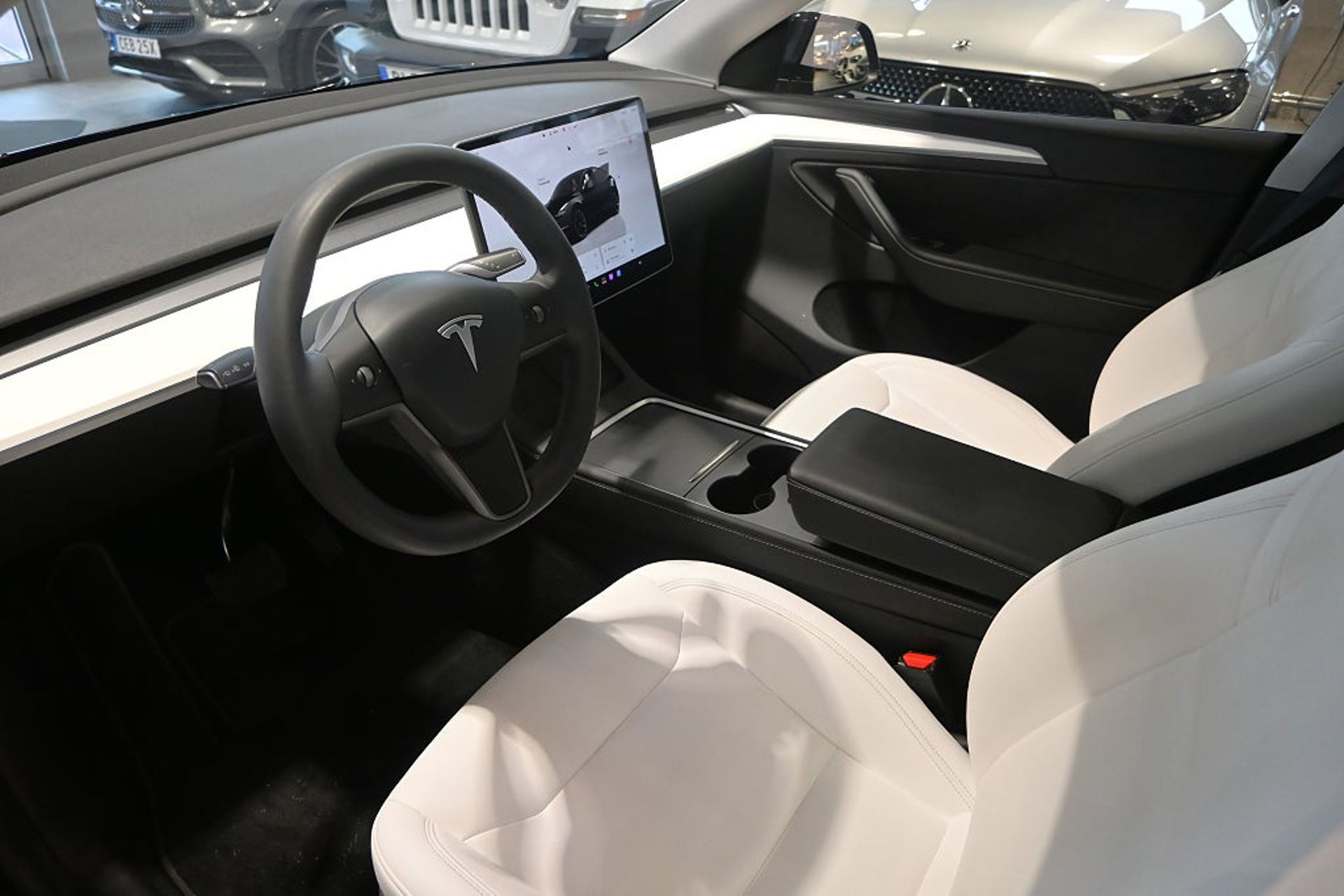 Tesla Model Y 2024, photo 7/10