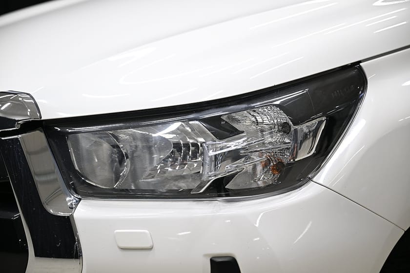 Bild 4 av Toyota Hilux Dubbelhytt 2.4 AWD 150HK Automat|Kåpa|Släde|Drag|Värmare|Leasbar