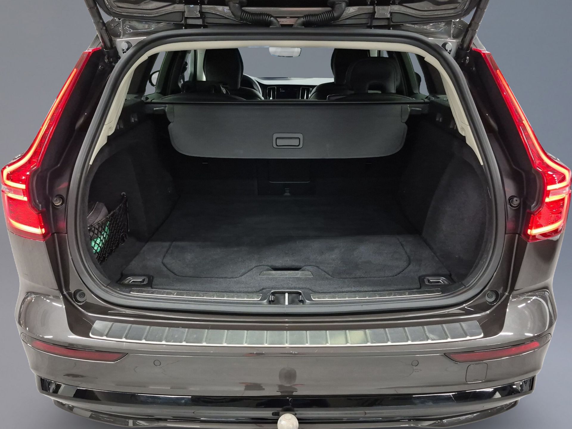 Volvo V60 T6 Plus Dark Nordic 2025, photo 9/10