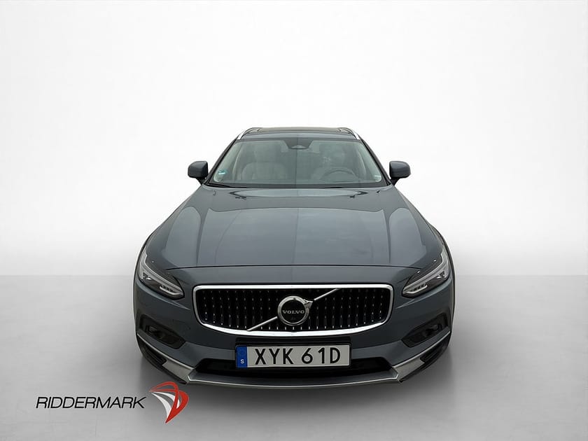 Bild 2 av Volvo V90 Cross Country B4 AWD Pano H/K  Skinn D-Värm Drag