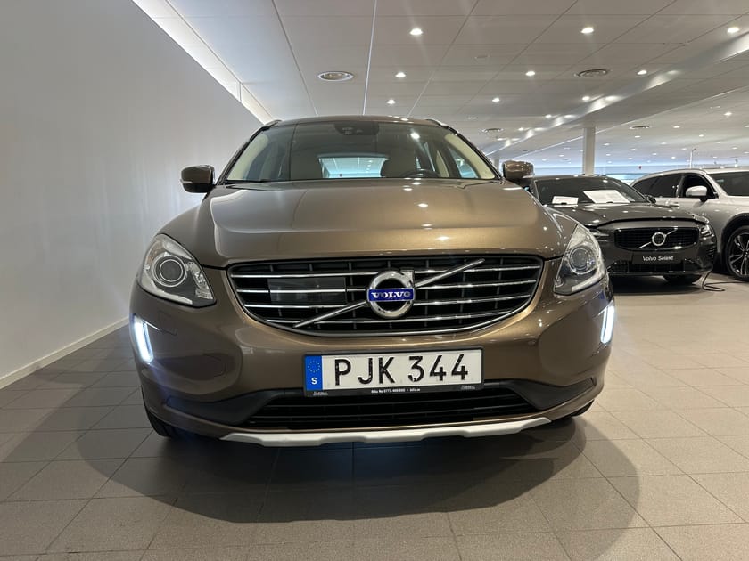 Bild 2 av Volvo XC60 D4 AWD Classic Summum / Farthållare / Sensorer Bak / Dragkrok /