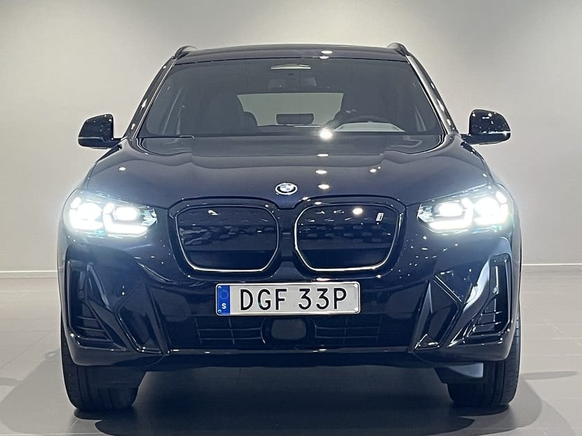 Bild 2 av BMW iX3 Charged M Sport Panorama Drag Elstolar Minne Adpt Farth