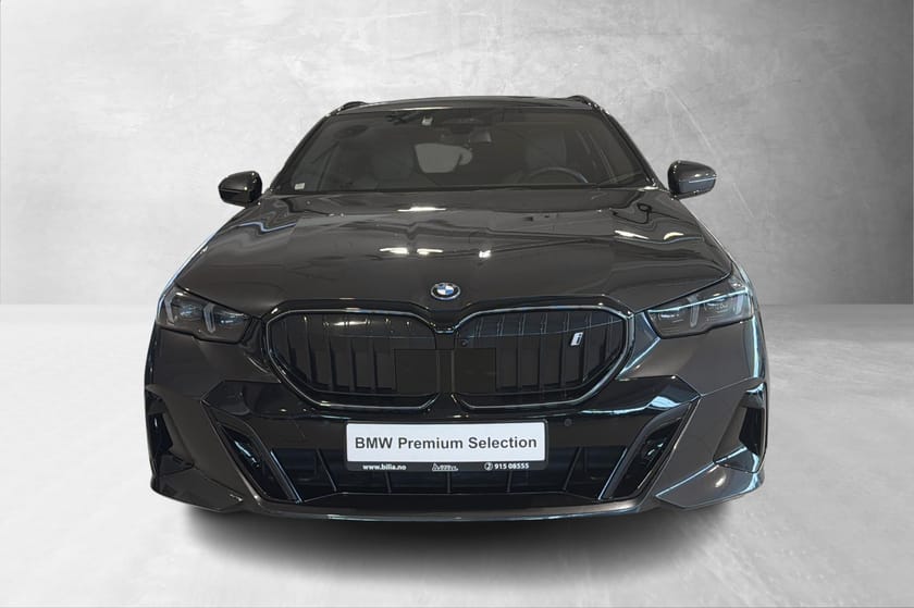 Bilde 2 av BMW i5 xDrive40 Touring Fully charged M pro Panorama krok 360 B&W