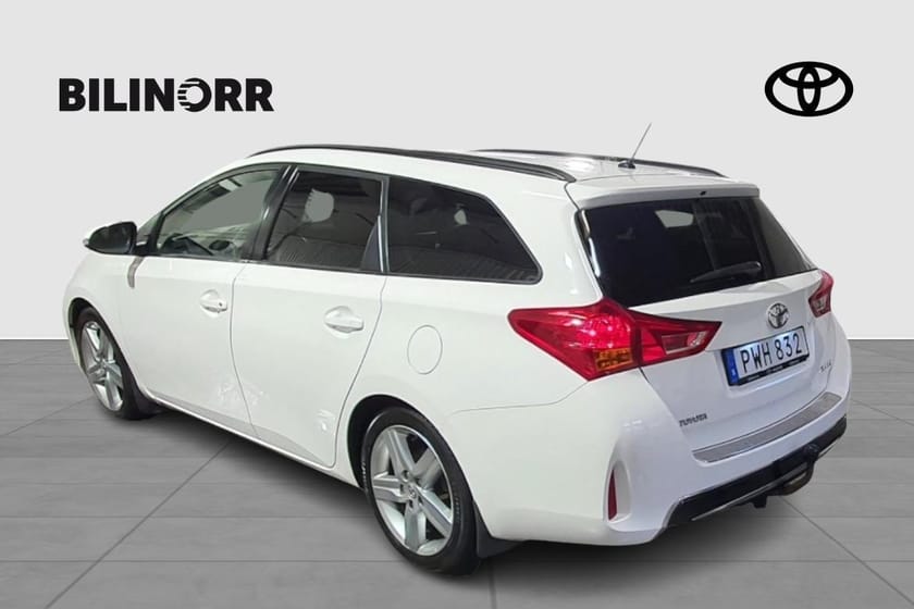 Bild 3 av Toyota Auris Touring Sports 2.0 D-4D DPF MAN EDITION 50 DRAG V-HJUL
