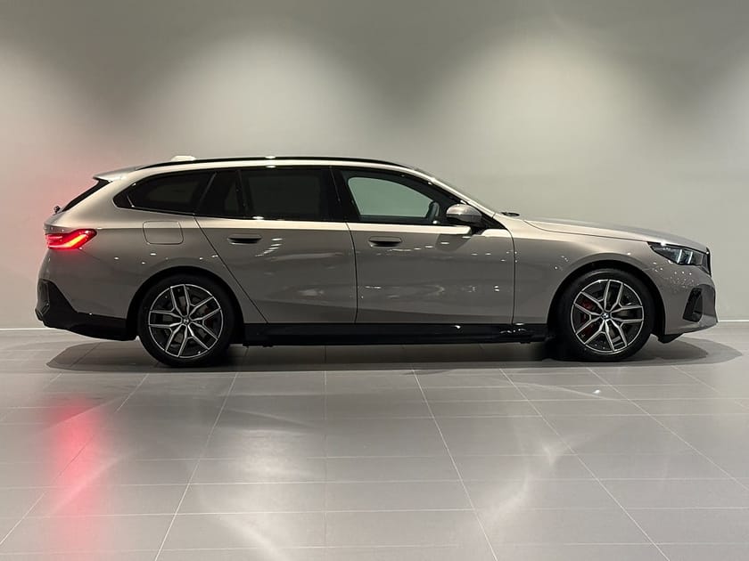 Bild 3 av BMW i5 eDrive40 Touring M Sport Pro Drag H/K Adpt Farth