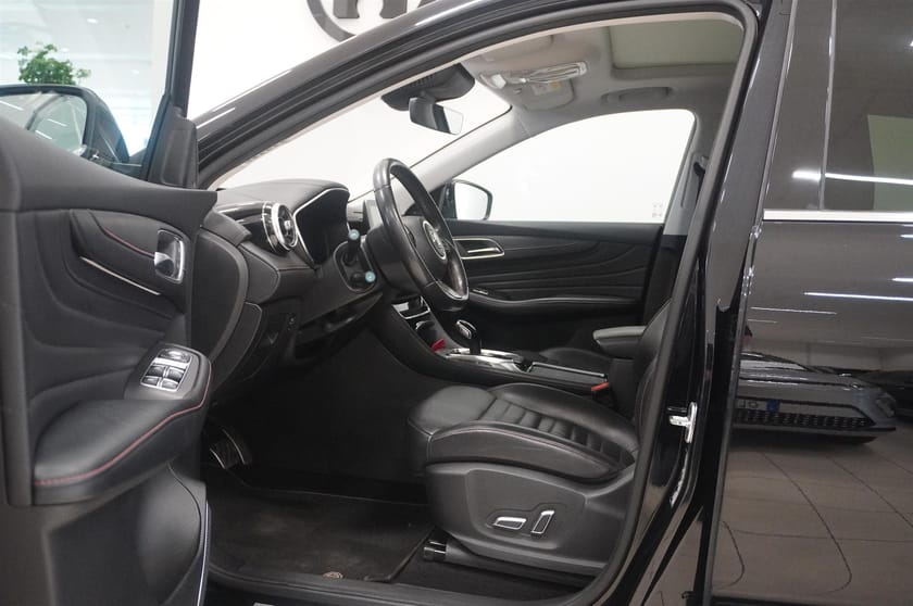 Bild 2 av MG EHS PHEV Luxury Pebble Black
