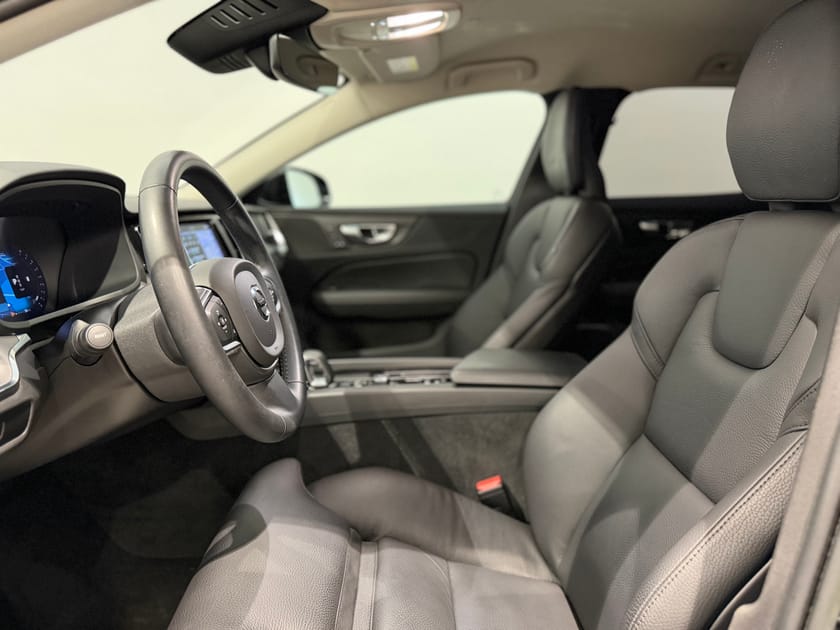 Bild 4 av Volvo V60 B4 Bensin Core / Backkamera / Sensorer / Navigation / Minnesfunktioner / Sätesvärmare /
