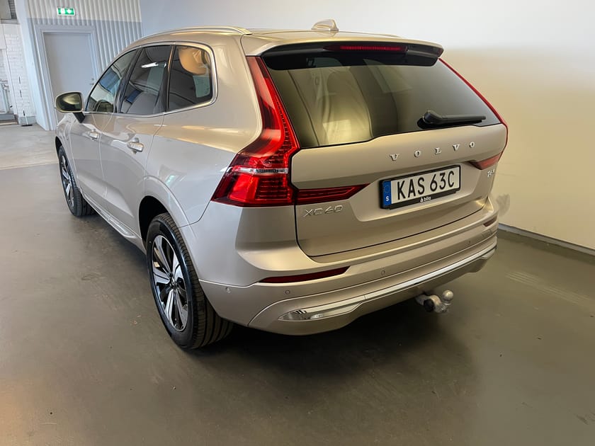 Bild 3 av Volvo XC60 T6 Plus Bright/ Navigation/ Harman Kardon/ Panorama tak/ Drag krok/ 10.000kr Tillbehör/
