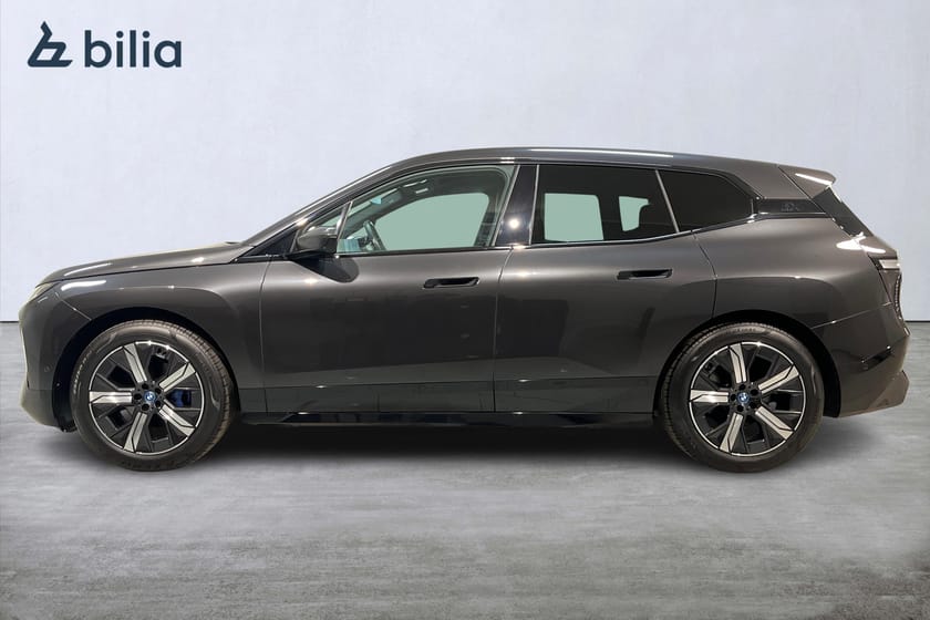 Bild 3 av BMW iX xDrive40 / Pano / H/K / Drag