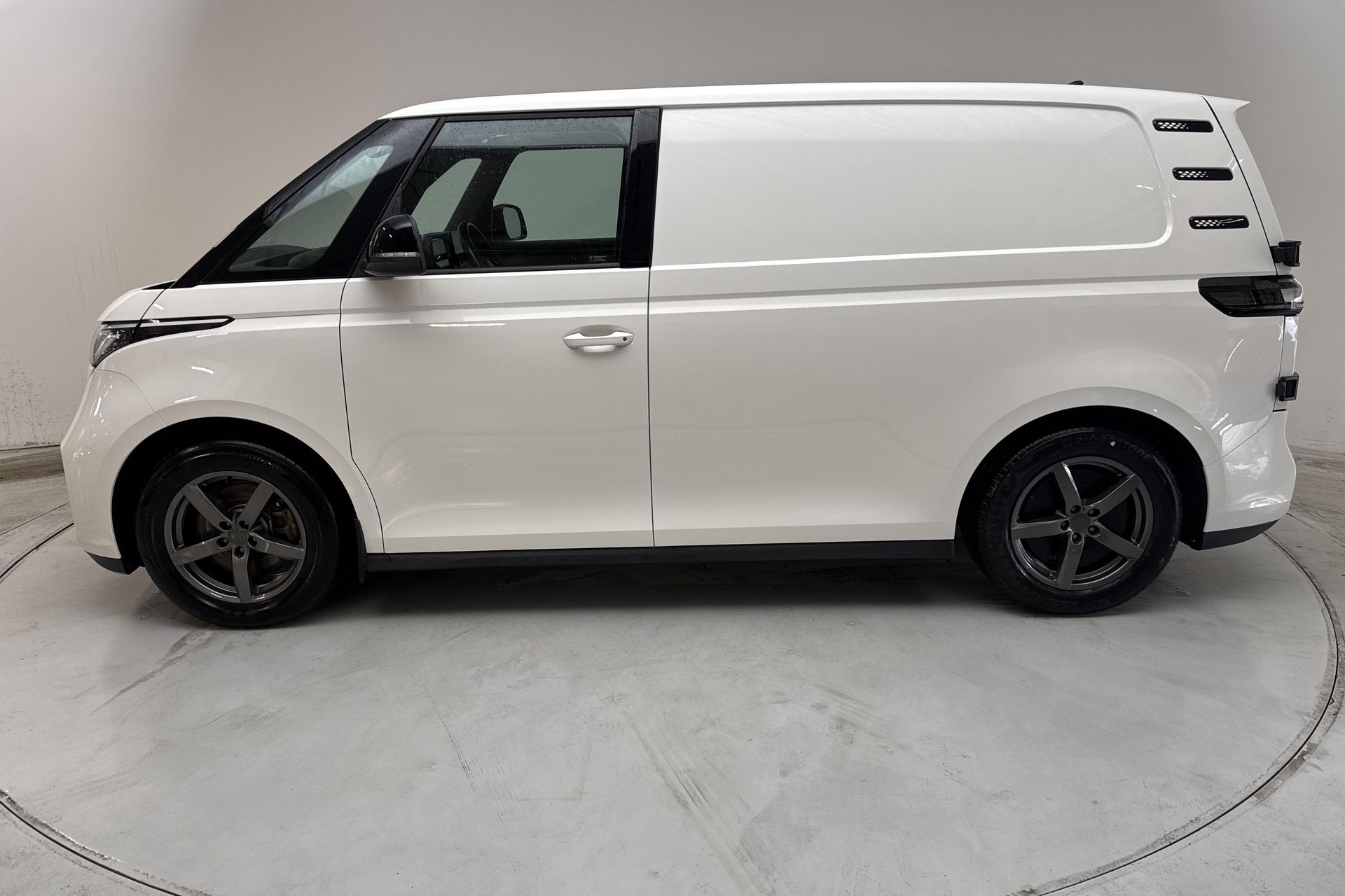 Volkswagen ID. Buzz Cargo 84 kWh 2025, bild 2/10