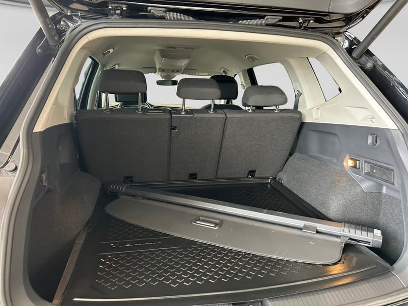 Bild 4 av Volkswagen Tiguan Allspace 5-sätes TDI 4-M Dsg /R-line black/ Drag /Dynaudio / Vär