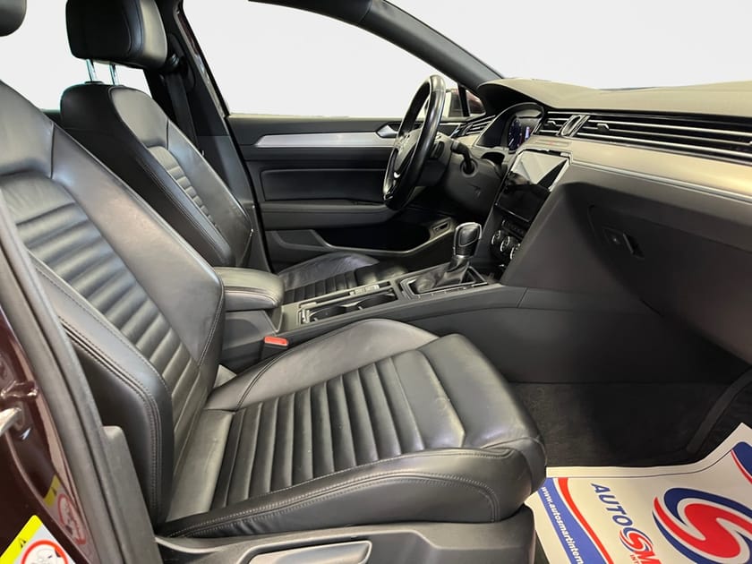 Bild 1 av Volkswagen Passat Sportscombi R-Line *Dragkrok/Backkamera*