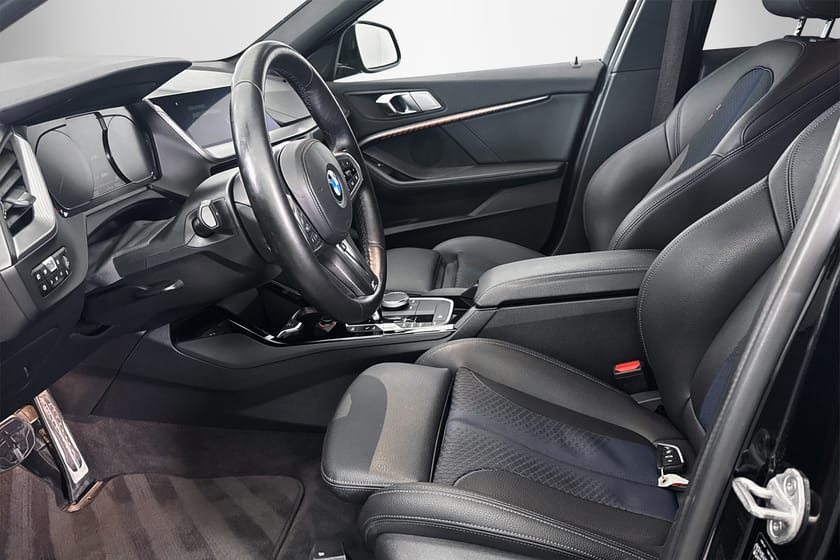 Bild 4 av BMW 118i M-sport/ nyservad/ svart innertak