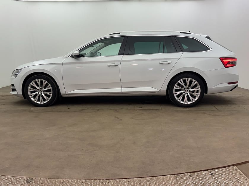 Bild 3 av Škoda Superb iV Kombi Skoda 1.4 TSI Business Style B-kamera Drag Canton