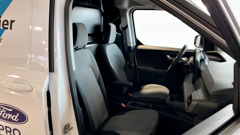 Bild 5 av Ford E-Transit Courier Demo | Limited | Skåp | FWD | 15,000 att ladda för |