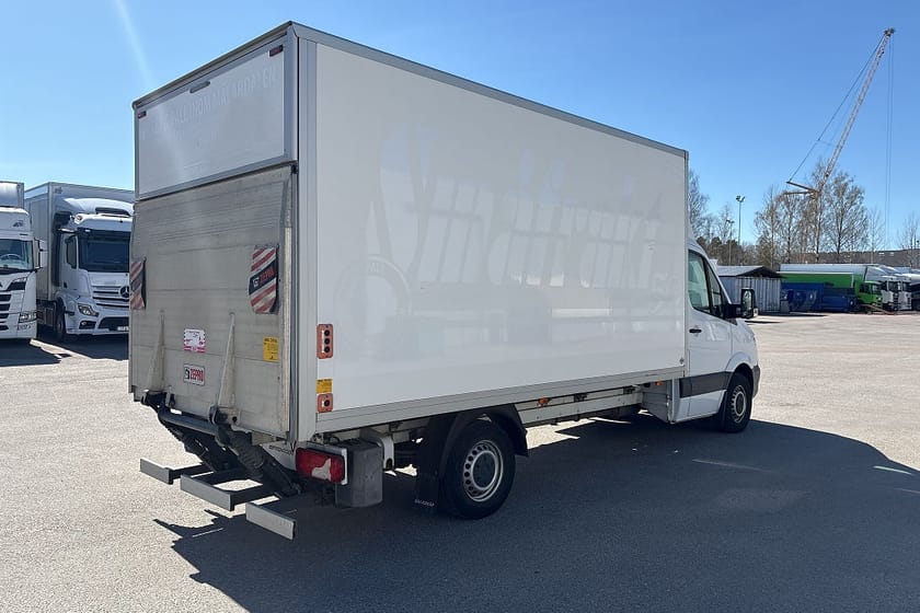 Bild 3 av Mercedes-Benz Sprinter 319 BlueTEC Chassi Cab 3.0 V6 7G-Tronic Volymskåp/Bakgavelhiss