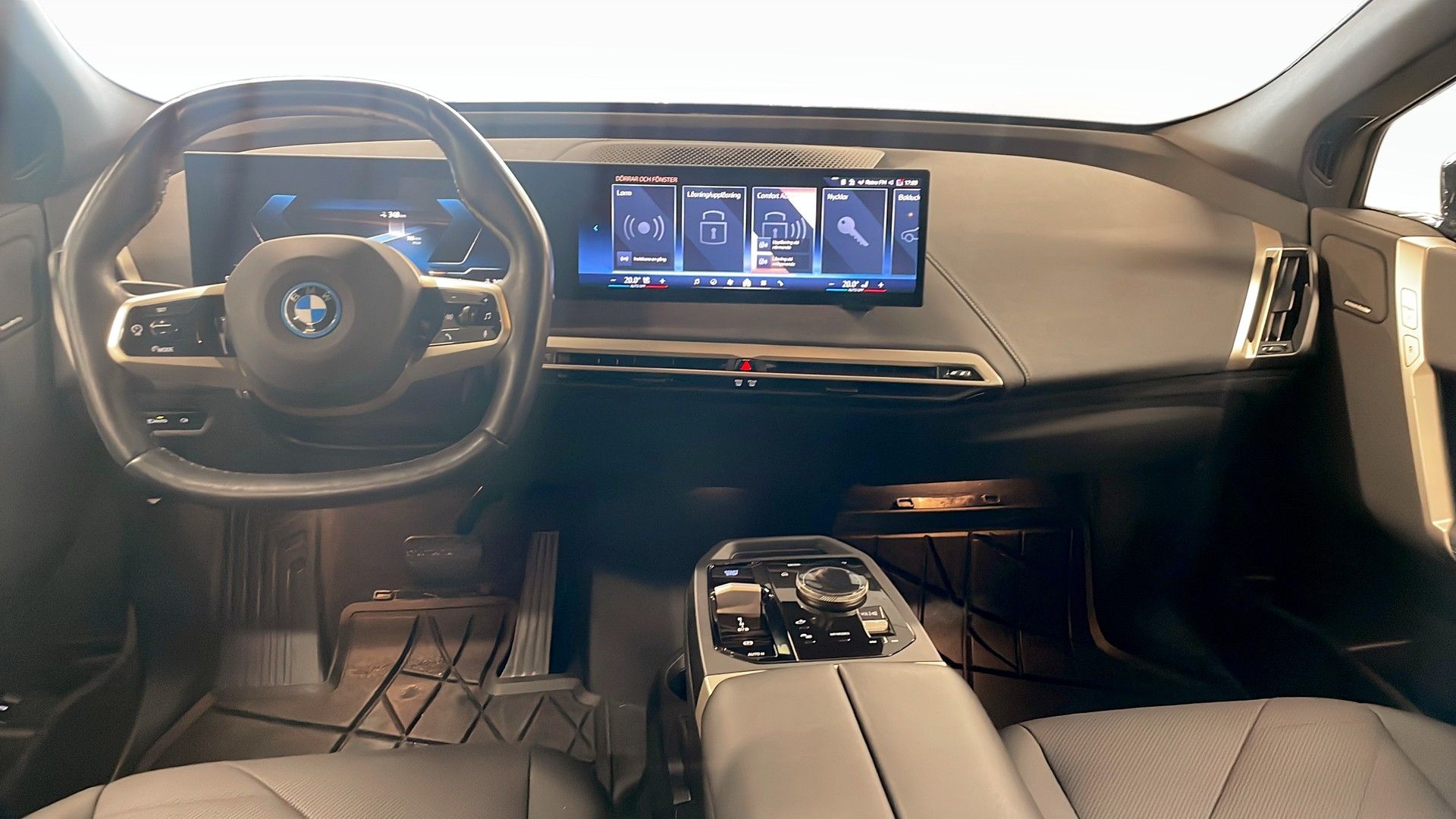 BMW iX xDrive50, 524hp, 2024