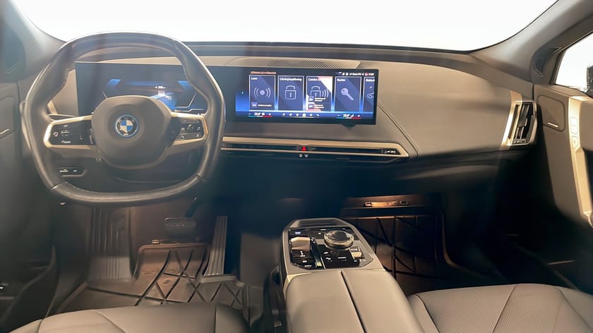Bild 4 av BMW iX xDrive50 Panoramatak Sky Lounge H/K Drag Driv ass plus