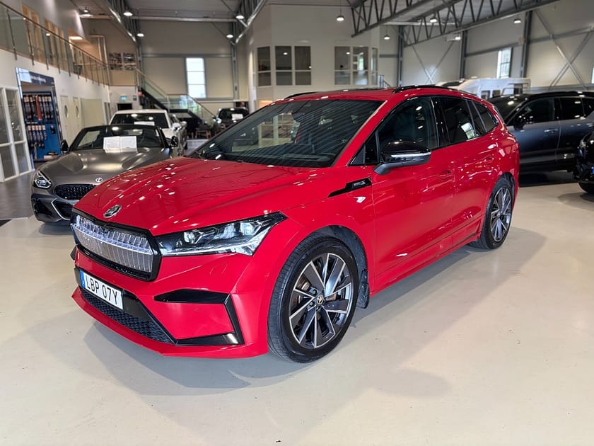 Bild 2 av Škoda Enyaq 85x Skoda Sportline,Räckvidd 513 - 537 km, AWD,Drag,Pano,HUD,