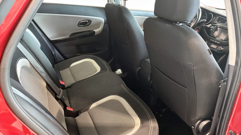 Bild 5 av Kia cee'd_sw SW 1,6 GDI DCT SPECIAL ED, SOLTAK