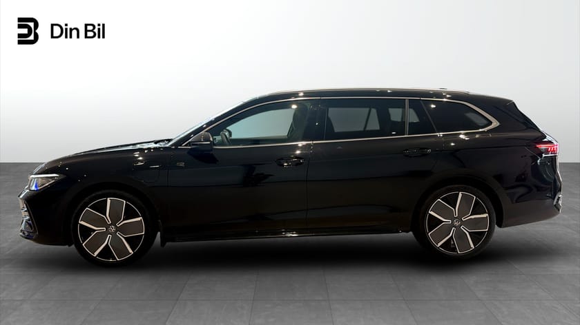 Bild 2 av Volkswagen Passat Variant eHybrid R-LINE Drag/Panorama
