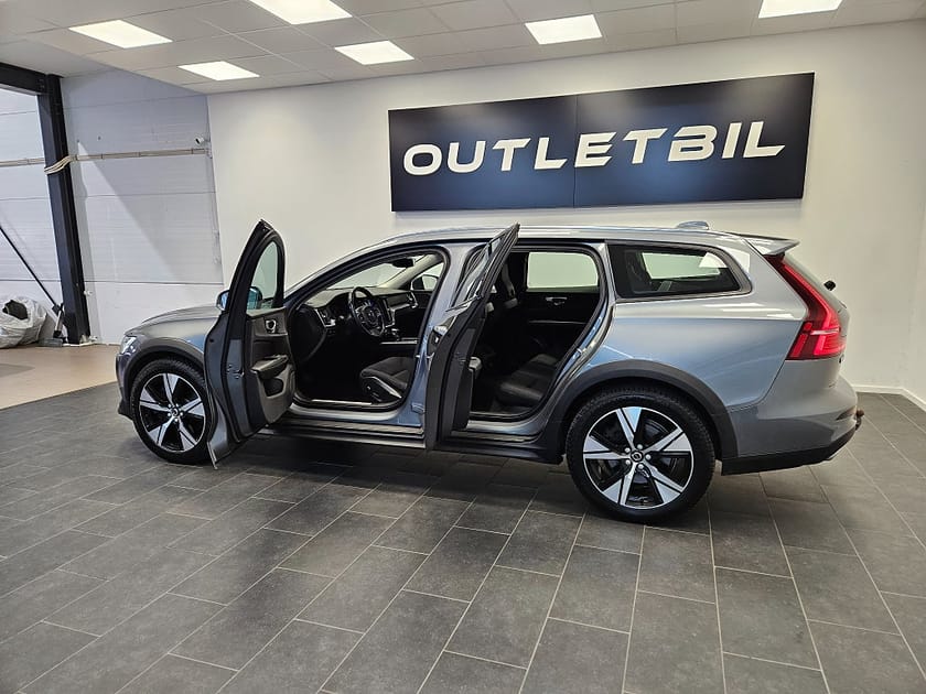 Bild 3 av Volvo V60 Cross Country D4 190hk AWD 4x4 Geartronic Momentum PDC Drag