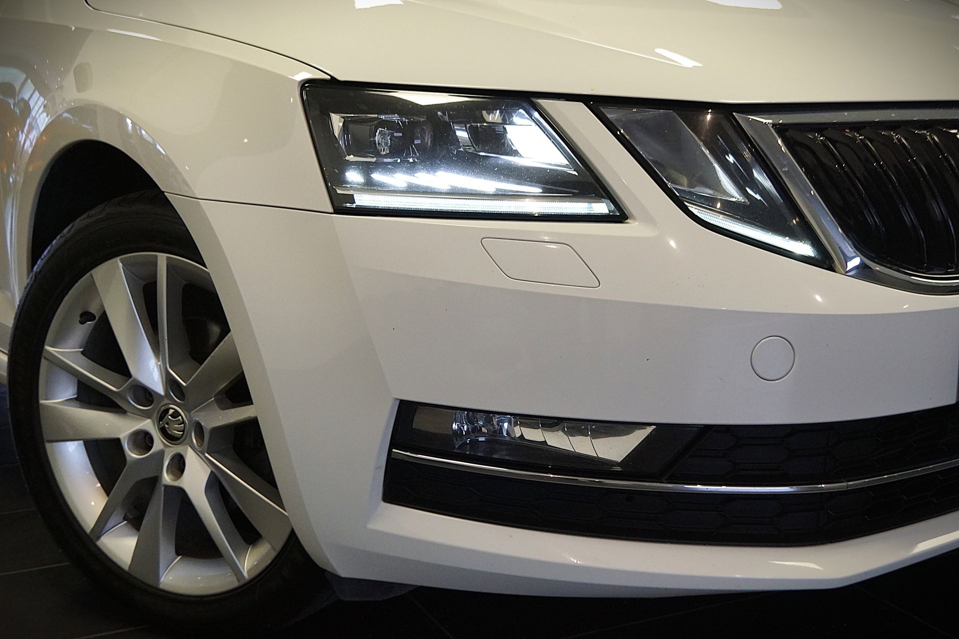 Skoda Octavia 2019, bild 2/10