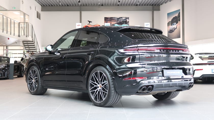 Bild 2 av Porsche Cayenne E-Hybrid Coupé Black Edition / Drag / Soft Close / BOSE