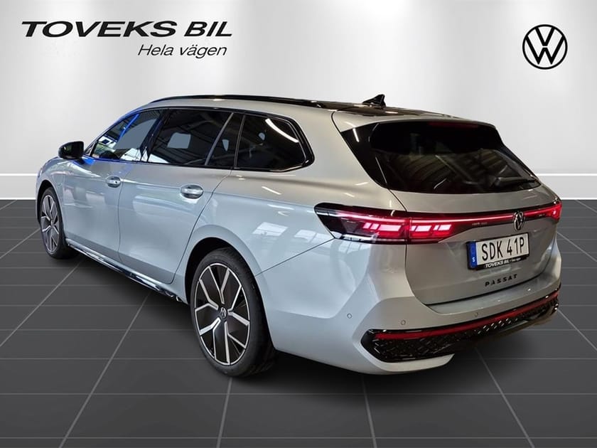 Bild 3 av Volkswagen Passat Variant eHybrid R-line Signature 272hk Skinn/Drag/Värmare
