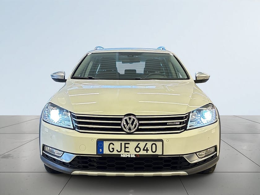 Bild 2 av Volkswagen Passat Alltrack 2.0 TDI 4M SoV-Däck/Kamera/Skinn/Dragkrok
