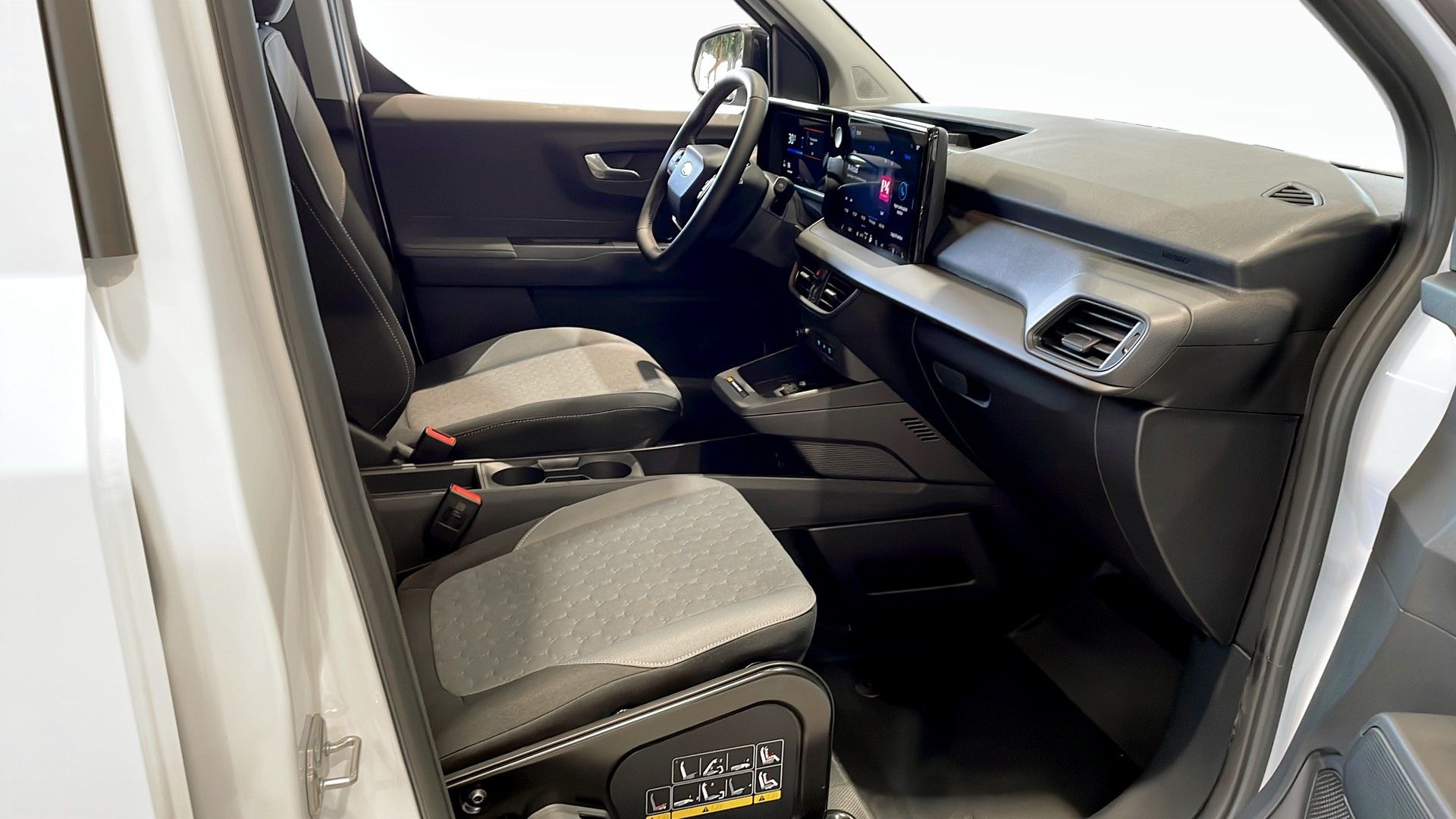 Ford E-Courier Limited Skåp 136 HK 2026, bild 7/26