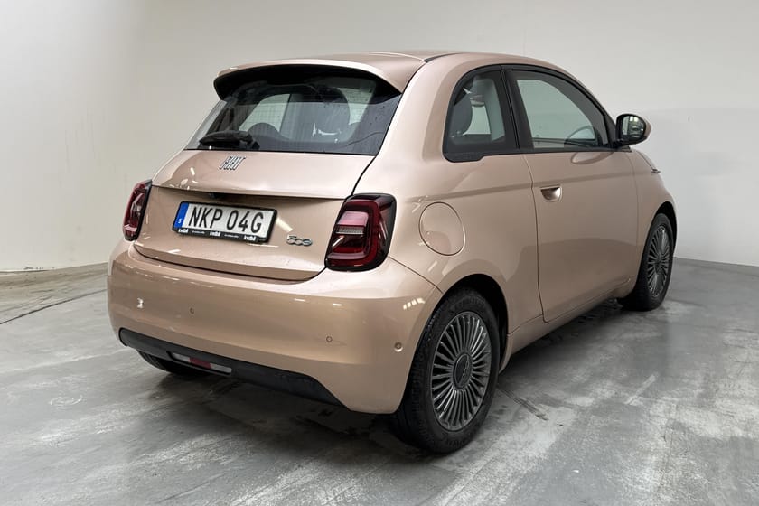 Bild 3 av Fiat 500e (118hk) Icon Plus Roséguld Backkamera