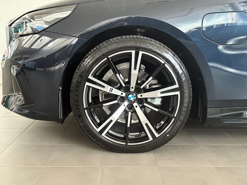 Bild 4 av BMW 530e xDrive Touring M Sport Drag B&W Rattvärme ComfortAccess