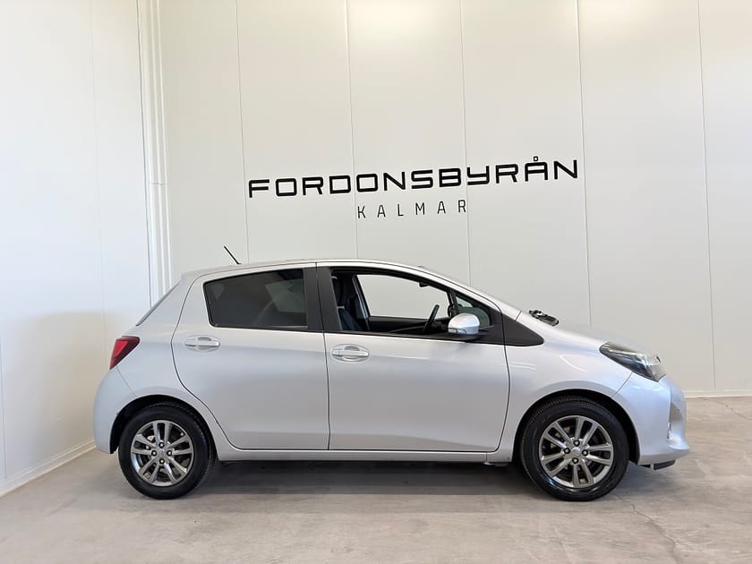 Bild 3 av Toyota Yaris 5-dörrar 1.33 Dual VVT-i B-kamera Årsskatt 426kr