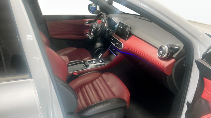 Bild 3 av MG EHS PHEV LUXURY RÖD/SVART KLÄDSEL