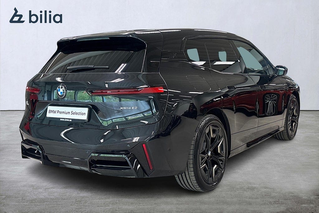 BMW iX xDrive60, 544ps, 2025
