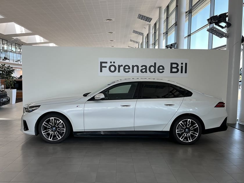 Bild 3 av BMW i5 eDrive40 Sedan M Sport Drag Rattvärme Drive/Park Assist