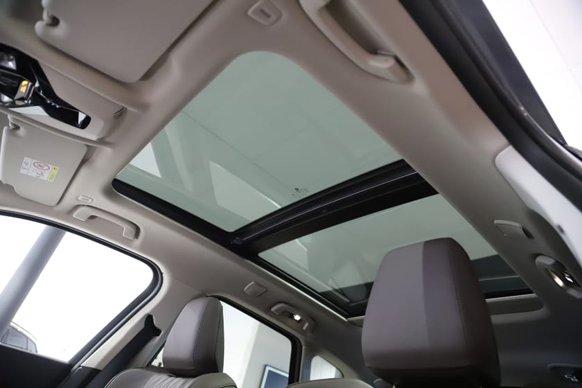 Bild 3 av BMW 230e xDrive Active Tourer / PANO / Läder / HUD / HK