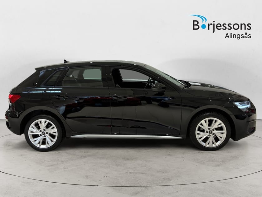 Bild 2 av Audi A3 Sportback 35 TFSI S Tronic Svarta ringar/17 tum fälgar