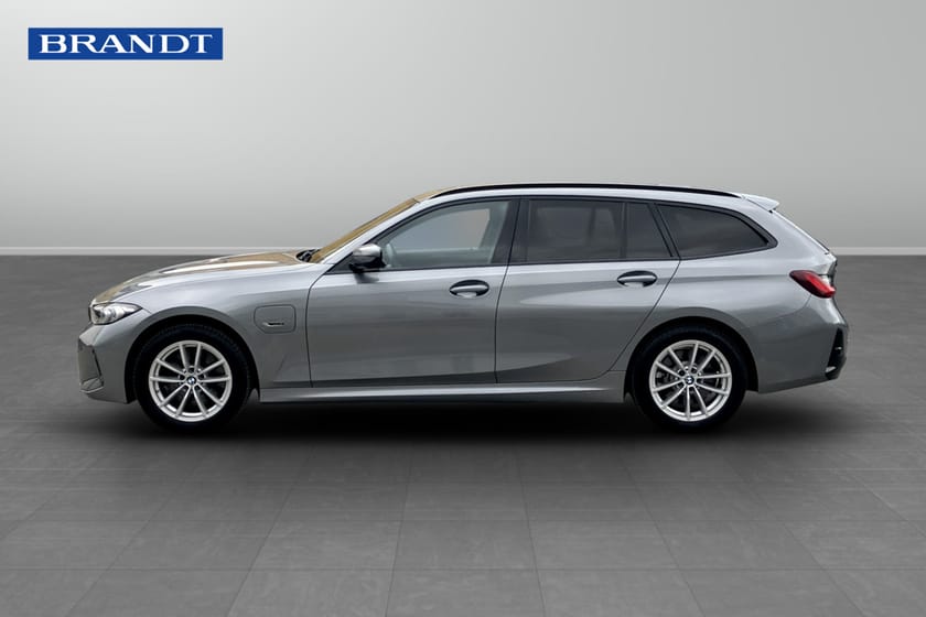 Bild 3 av BMW 330e xDrive Touring M Sport 292hk