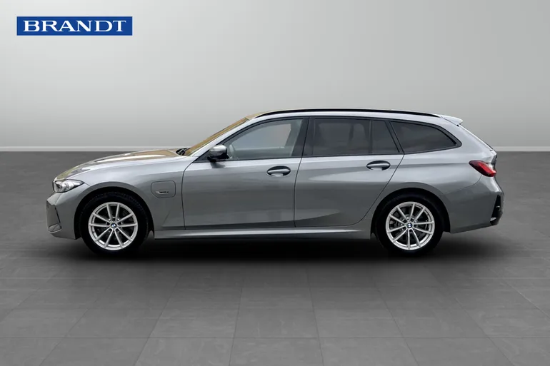 BMW 330e xDrive Touring
