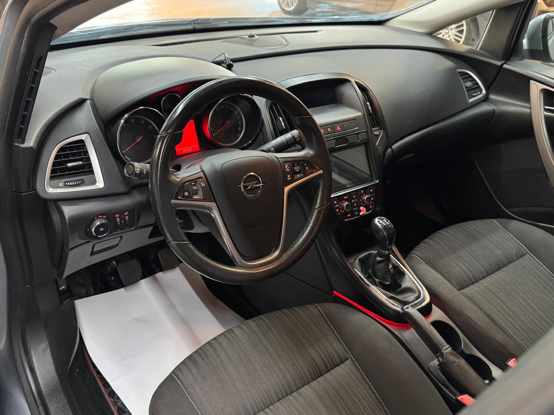 Opel Astra 1.4 Turbo 2011, photo 7/14